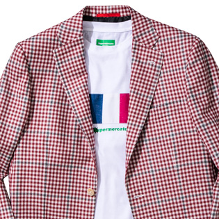 Tシャツをジャケットに大人らしく合わせるには？【1分で出来る胸元お洒落】