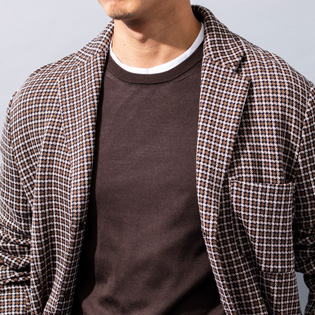 白Tシャツを使った簡単なテクニックを伝授【1分で出来る胸元お洒落】