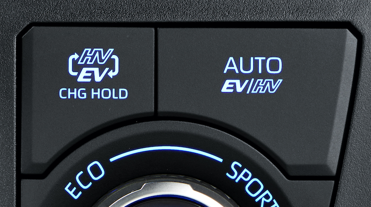 <p>走行モードには、「EVモード」「AUTO EV/HVモード」「HVモード」「バッテリーチャージモード」などがある。</p>
