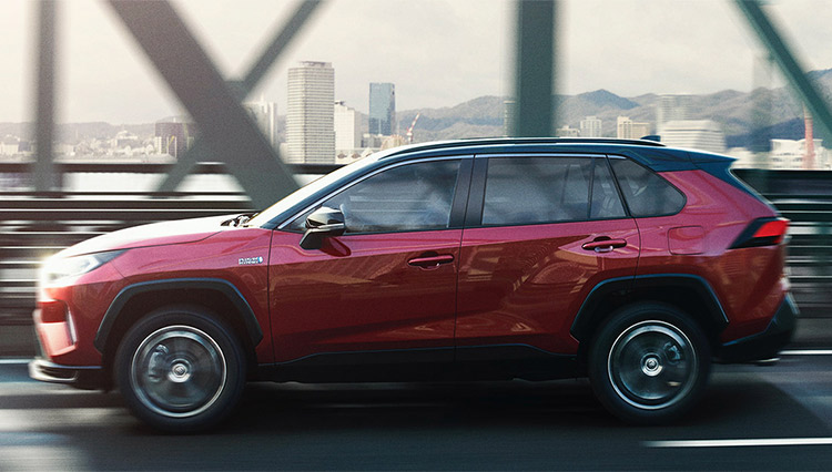 トヨタの人気SUV「RAV4 PHV」と「ハリアー」が差別化できた理由とは？