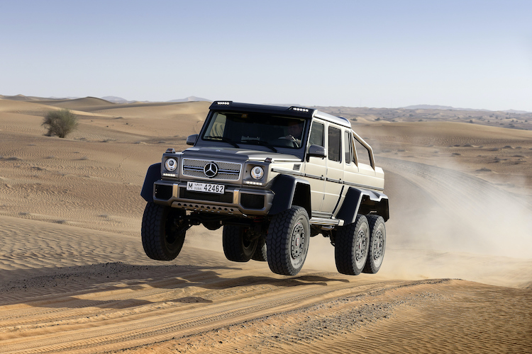 <p>2014年に期間限定で販売されたG63 AMG 6×6。特殊車両開発の技術を用いて、悪路走破性を極限まで高めているという。日本向け生産枠は5台、価格は8000万円だった。</p>
