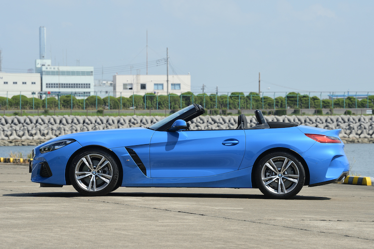 レアな2人乗りオープンカー Bmw Z4 Sdrivei をオススメしたい理由 Men S Ex Online