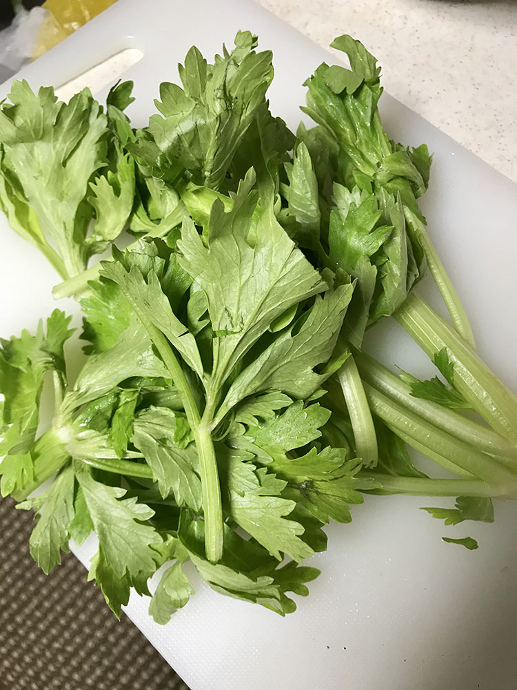 セロリの葉 が美味しい ご飯のお供 に変身 ケニーノ赤峰のおうち居酒屋食堂 Men S Ex Online