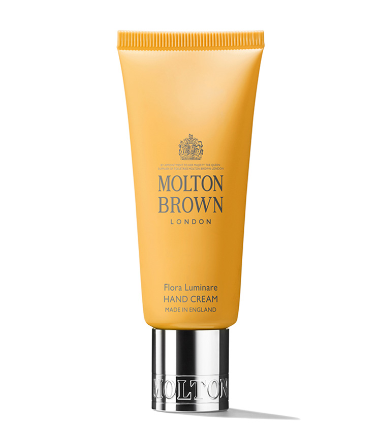 <p><strong>Molton Brown<br />
モルトンブラウンのフローラ ルミナーレ ハンドクリーム</strong><br />
英国王室御用達のブランドからハンドクリームの新しい香りが登場した。肌にスッとなじむのにリッチな仕上がりは感動もの。ホワイトフローラルの優雅な香りで、パートナーとシェアするのもいい。40g 1800円（モルトンブラウンジャパン）</p>
