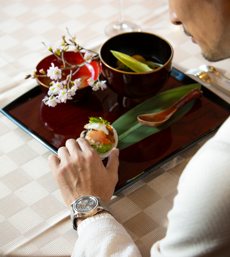 赤貝と菜の花のアノリーニインブロード 空豆とペコリーニのサラダ仕立て添え