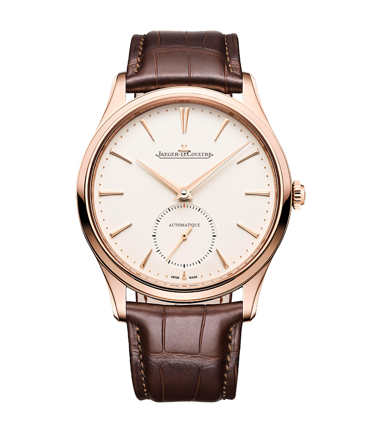 <p><strong>JAEGER-LECOULTRE（ジャガー・ルクルト）<br />
マスター・ウルトラスリム・スモールセコンド</strong><br />
8.1mm厚の薄いケースは、ベゼルと裏蓋の外周をギュッと絞り、より薄い印象に仕立てられている。さらに楔形インデックスとドーフィン型の針とがケースのシャープさを引き立てる。ダイヤルは、マットなエッグシェル仕立て。完璧なポリッシュに仕上げられた針とインデックスが、くっきりと浮かび時の視認を容易にする。自動巻き。径39mm。18KPGケース。アリゲーターストラップ。156万8000円（ジャガー・ルクルト）</p>
