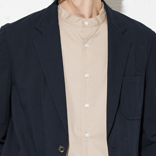 休日服にバンドカラーシャツが使える理由。【1分で出来る胸元お洒落】