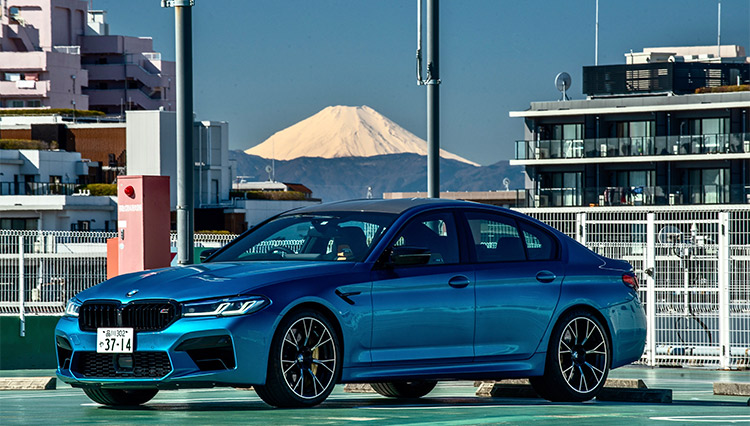 最新運転支援装備も手に入れたBMW M5は“羊の皮を被った狼”なのか？