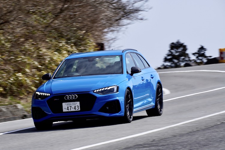 アウディ RS4