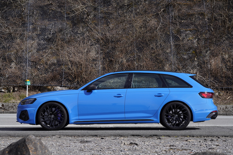 アウディ RS4