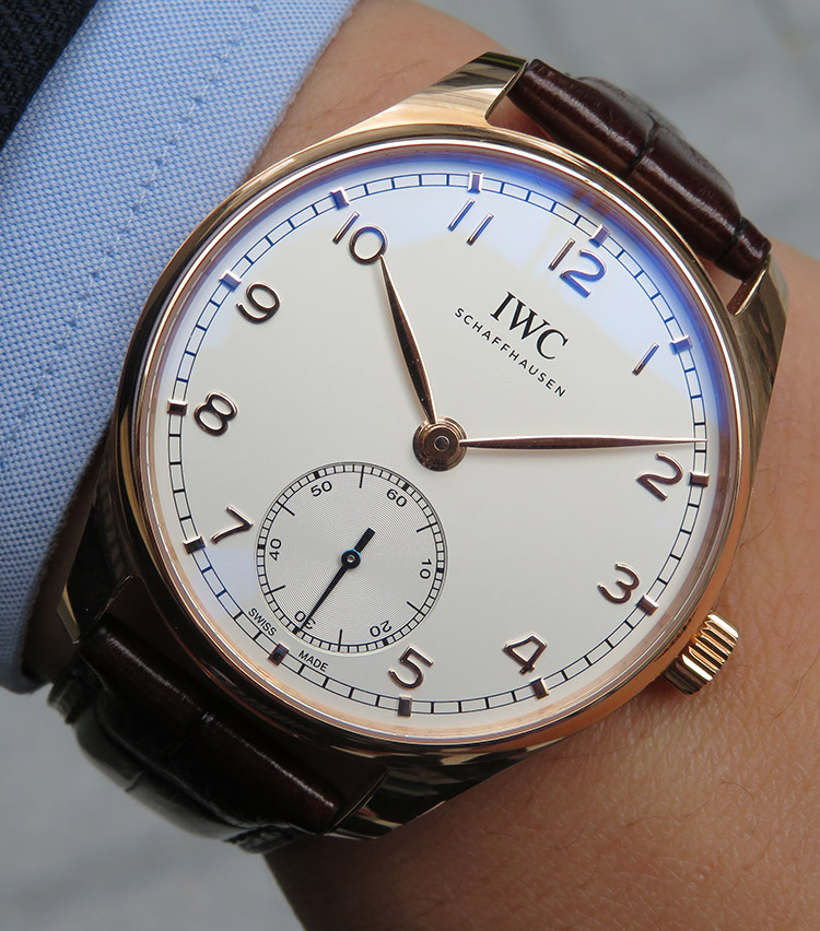 <p><strong>第3位：IWC<br />
ポルトギーゼ・オートマティック 40</strong><br />
ケース径：40.4mm　ケース素材：18Kレッドゴールド　ベルト素材：アリゲーター　ムーブメント：自動巻き　価格：189万2000円</p>
