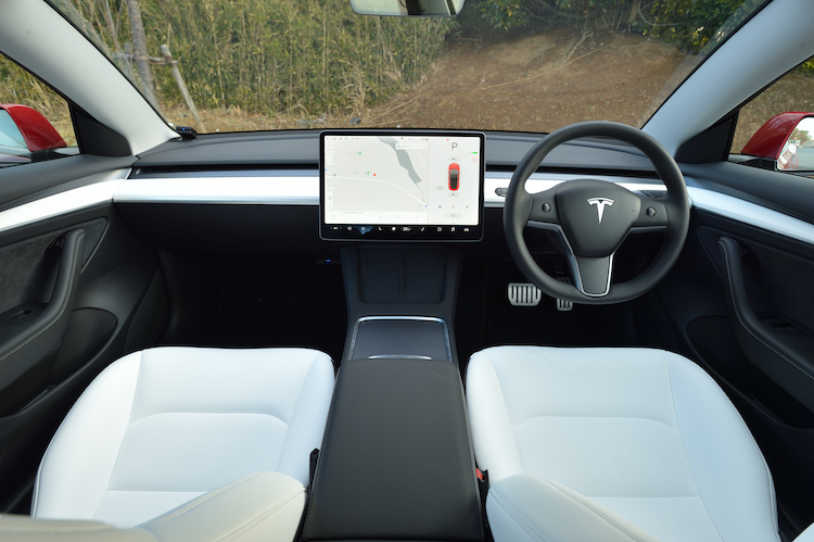 テスラ　モデル3　インテリア