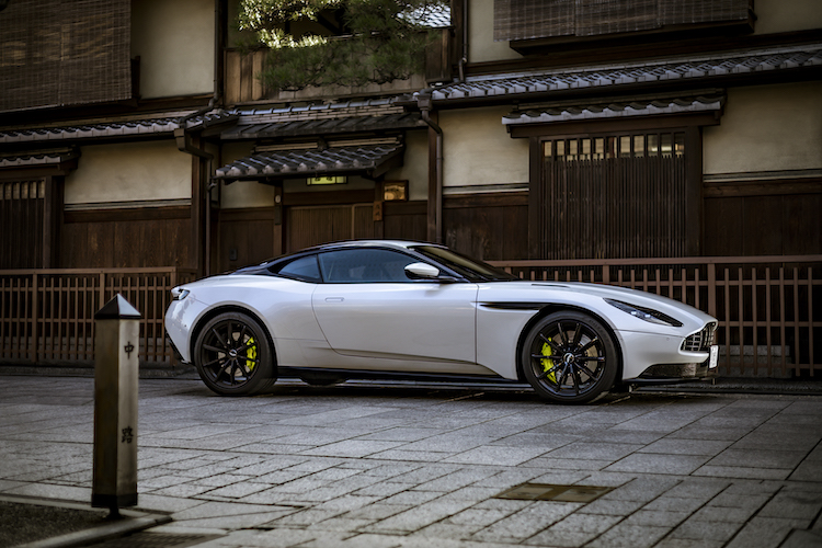 ストンマーティン　DB11AMR