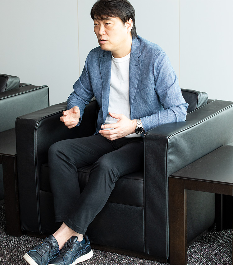 新・勝負服_アシックスジャパン 代表取締役社長 小林 淳二さん_スタイル2