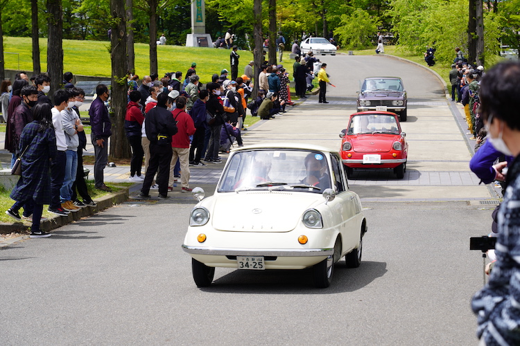 <p>東洋工業（マツダ）が初めて発売した四輪乗用車がこちらのR36クーペ。1960年に登場した。</p>
