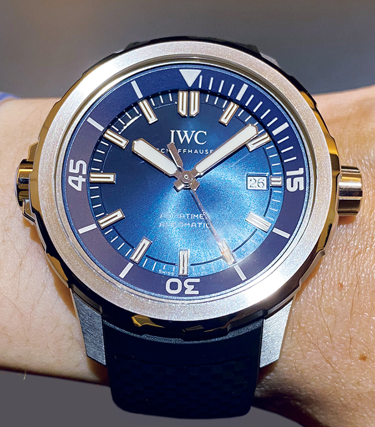 <p><b>イチオシその1：IWC（アイ・ダブリュー・シー）<br />
アクアタイマー・オートマティック “エクスペディション・ジャック＝イヴ・クストー”</b><br />
自動巻き。径42mm。SSケース。ラバーベルト。66万5500円</p>
