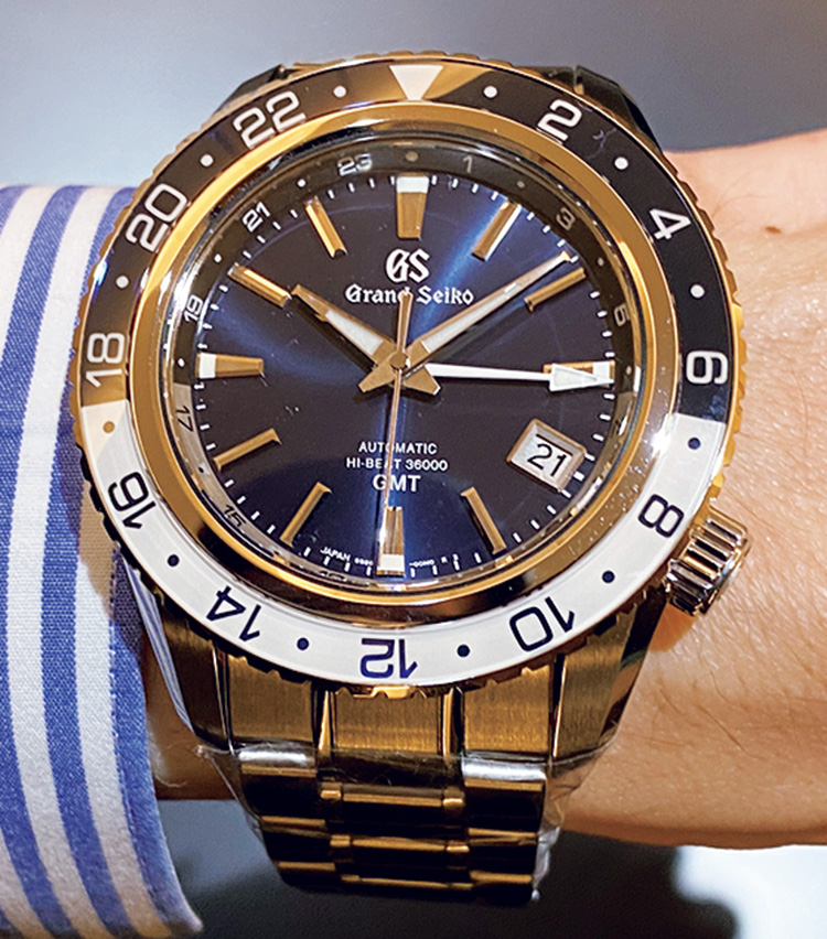 <p><b>イチオシその2：GRAND SEIKO（グランドセイコー）<br />
スポーツコレクションメカニカルハイビートGMT SBGJ237</b><br />
自動巻き。径44.2mm。SSケース＆ブレスレット。87万1200円</p>
