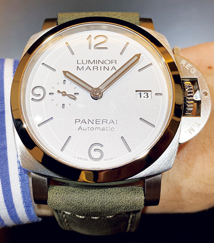 <p><b>イチオシその3：PANERAI（パネライ）<br />
ルミノール マリーナ-44mm</b><br />
自動巻き。径44mm。SSケース＆カーフストラップ。108万9000円</p>
