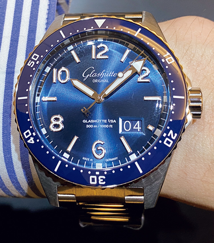 <p><b>イチオシその4：GLASHÜTTE ORIGINAL（グラスヒュッテ・オリジナル）<br />
SeaQ パノラマデイト</b><br />
自動巻き。径43.2mm。SSケース＆ブレスレット。170万6100円</p>
