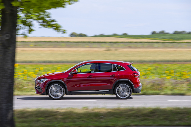 メルセデス AMG GLA 35 4MATIC