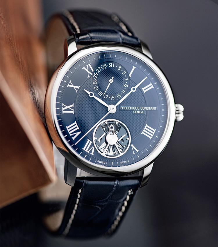 <p><b>FREDERIQUE CONSTANT（フレデリック・コンスタント）<br />
スリムライン モノリシック マニュファクチュール</b><br />
<br />
<b>機械式時計の心臓部を先進のシリコン技術で革新</b><br />
外観はクラシカル。しかし6時位置ではテンワ・ひげゼンマイ・アンクルの役割を担うシリコン一体成形のオシレーター（振動子）が、毎秒80振動の超ハイビートを刻む。機械式の新時代を開く意欲作。世界 限定810本。自動巻き。径40mm。SSケース。アリゲーターストラップ。59万4000円。10月発売予定（フレデリック・コンスタント）</p>
