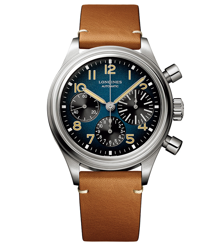 <p><b>LONGINES（ロンジン）<br />
ロンジン アヴィゲーション ビッグアイ</b><br />
<br />
<b>ヘリテージな航空クロノが深いブルーに染まる</b><br />
巨大な30分積算計を持つことから、名前は“ビッグアイ”。1930年代の航空クロノからスタイルを引用したダイヤルを、質感豊かなブルーのグラデーションに染め上げた。ケースは軽量なチタン製に。その青みがかったグレーが、ダイヤルカラーと絶妙にマッチする。自動巻き。径41mm。チタンケース。カーフストラップ。44万5500円（ロンジン）</p>
