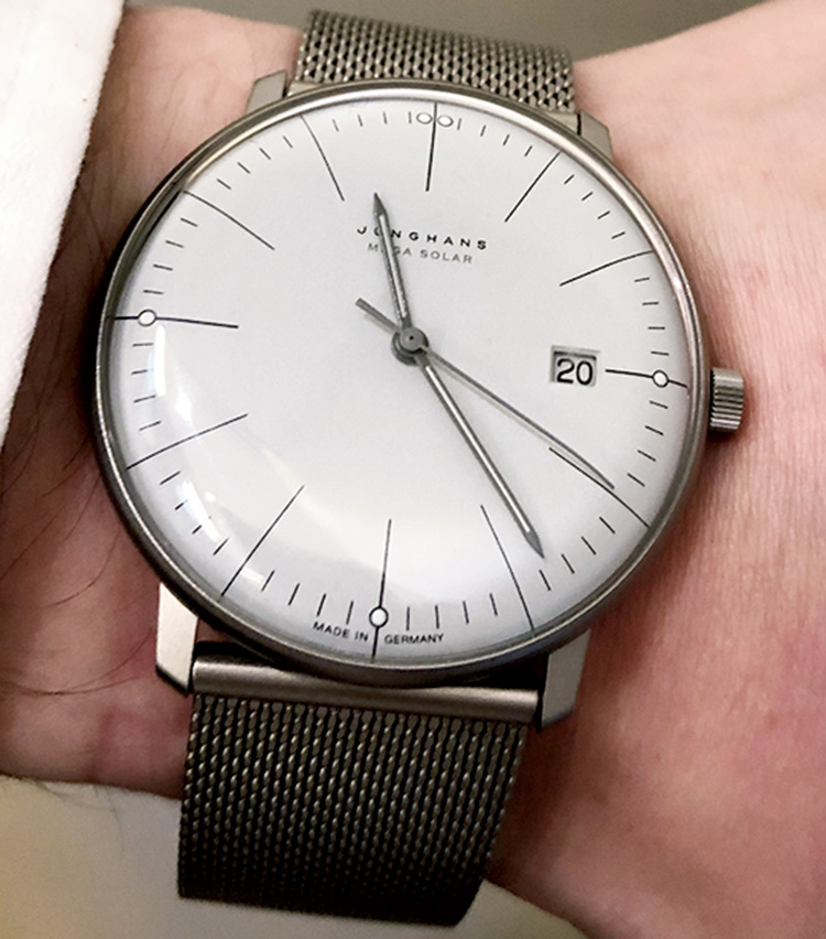 <p><b>イチオシその5：JUNGHANS（ユンハンス）<br />
マックスビル メガ ソーラー</b><br />
クォーツ。径38mm。チタンケース＆ブレスレット。17万3800円</p>
