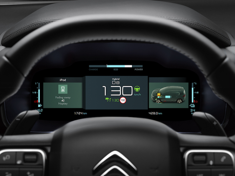シトロエン　C5エアクロスSUVプラグインハイブリッド　インパネのモニター