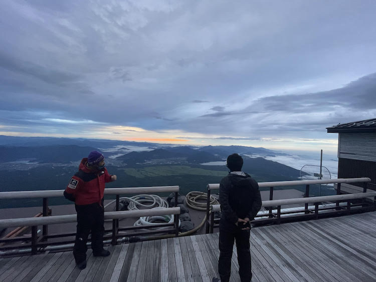 朝焼け空と雲が織りなす一大天界ショー