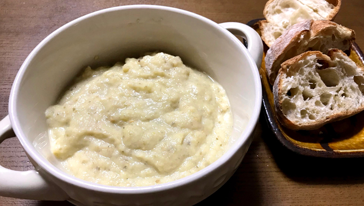 バゲットと白ワインに合う簡単おつまみ「茄子のペースト」