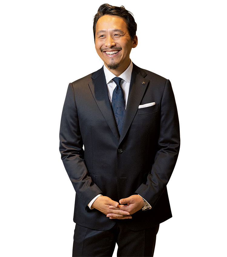 SUITS OF THE YEAR 2021 イノベーション部門受賞 銅冶 勇人さん 別アングル