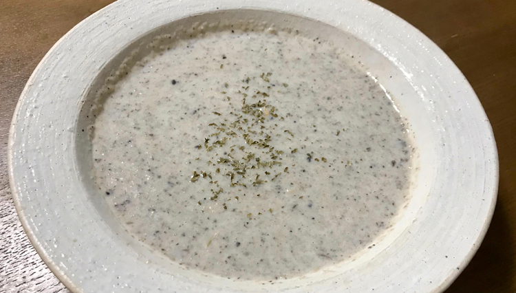 自宅で簡単ビストロの味！「たっぷりきのことごぼうのポタージュ」
