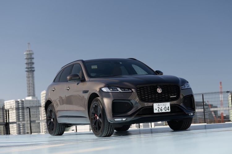 「F-PACE」