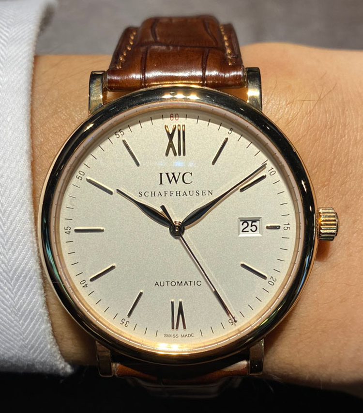 <p><strong>第2位：IWC<br />
ポートフィノ・オートマティック</strong><br />
ケース径：40㎜<br />
ケース素材：18Kピンクゴールド<br />
ストラップ素材：アリゲーター<br />
ムーブメント：自動巻き<br />
価格：143万円</p>
