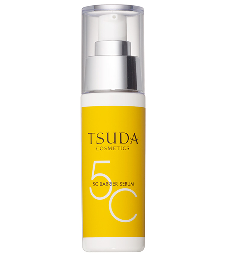 <p><b>TSUDA COSMETICS<br />津田コスメティクスの5Cバリアセラム</b><br />
皮膚科医が開発する人気シリーズの新作は、作用が異なる5つのビタミンC誘導体をカクテルした全方位的美容液。マスクや乾燥で疲れが目立った肌を優しく潤し、元気をプラスする。45ml 1万2100円（ドクター津田コスメラボ）</p>
