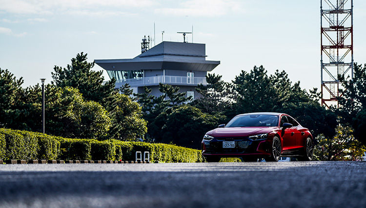 今、乗るべき！ エグゼクティブな1 台「Audi e-tron GT quattro」