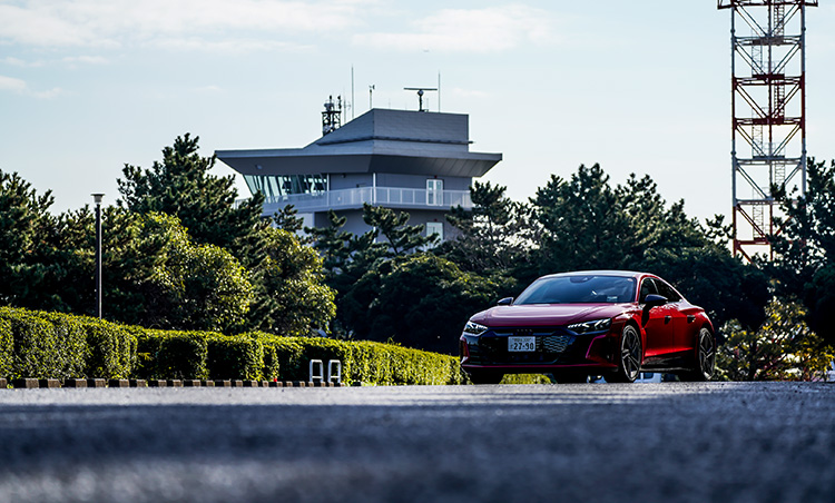 今月の1台　Audi e-tron GT quattro