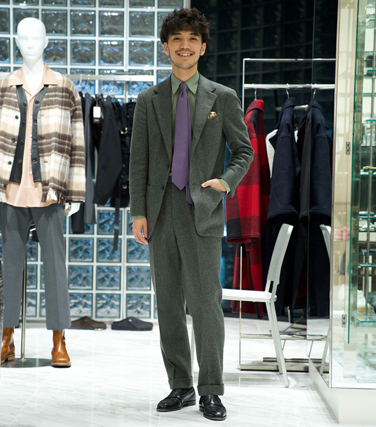 Suits You! of the month vol.8_梶 亮太さん_トラッドなスーツにカラーリングで変化をプラス