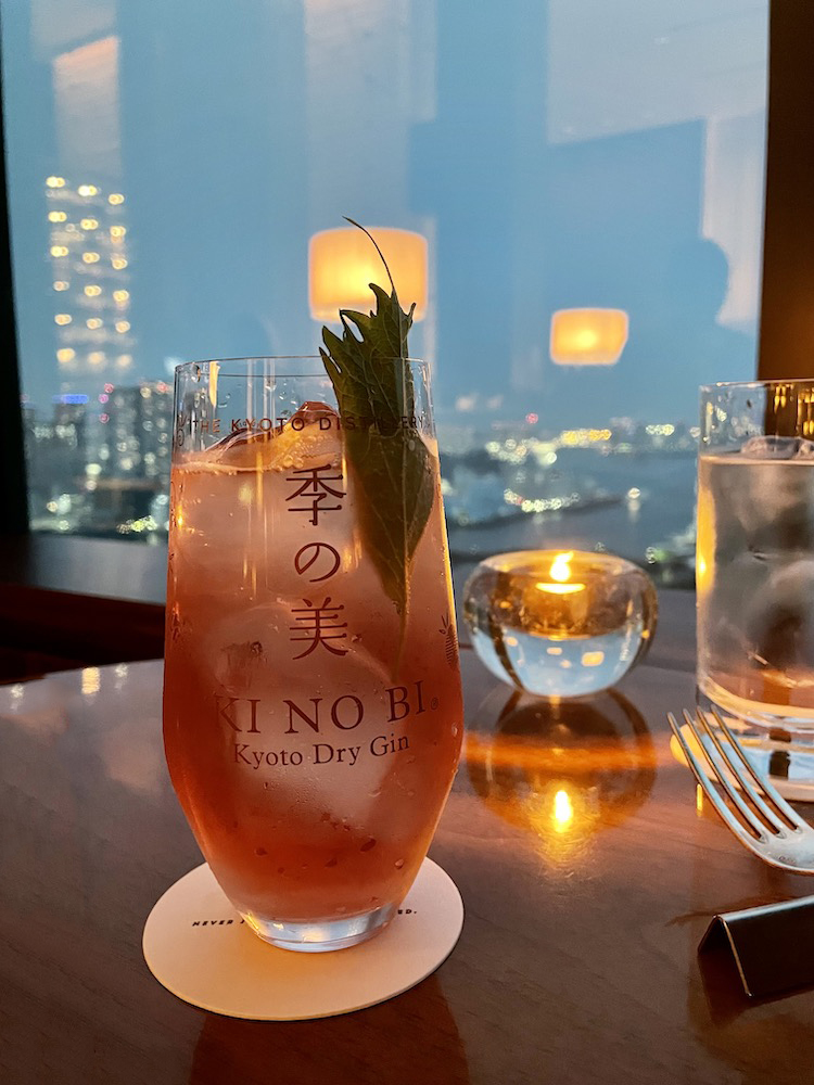 紫蘇とほうじ茶のカクテル