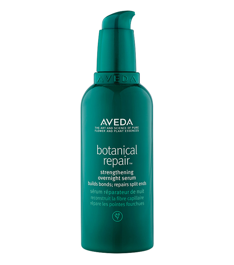 <p><b>AVEDA<br />アヴェダのボタニカル リペア オーバーナイト セラム</b><br />
大人気の“ボタニカル リペア”シリーズのシリコンフリーのダメージヘア用美容液。アーユルヴェーダの智慧に基づいた植物エキスの絶妙な配合で、夜、洗髪後の乾かした髪に塗布すると寝ている間にダメージを補修してくれる。 100ml 6160円（アヴェダ）</p>
