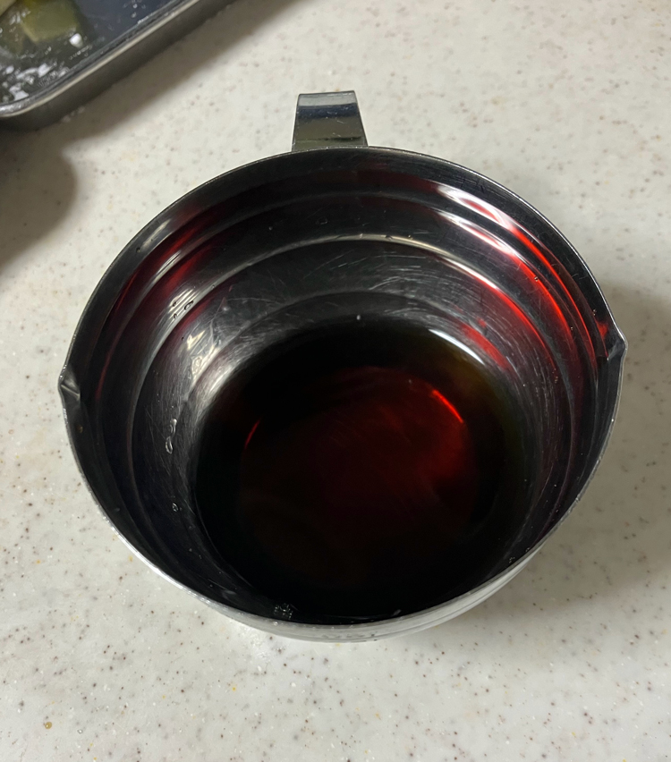 <p>4. その間に合わせダレ作り。醤油大さじ1.5、酒、みりん各大さじ1、砂糖大さじ半分をよく混ぜておく。</p>
