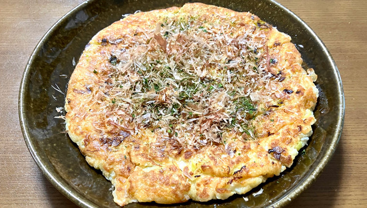 ビールに合う！　簡単お好み焼き風おつまみ「長芋ふわふわネギ焼き」