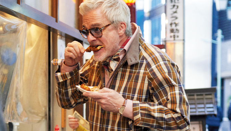 Mr.Davidは「立ち食いグルメこそ、テーラードパンツ」で挑む！