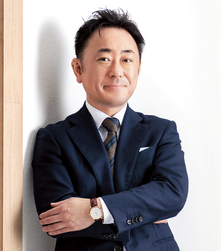 “機能面と美しさを備えながら、仕事相手に失礼のない手元を意識します”