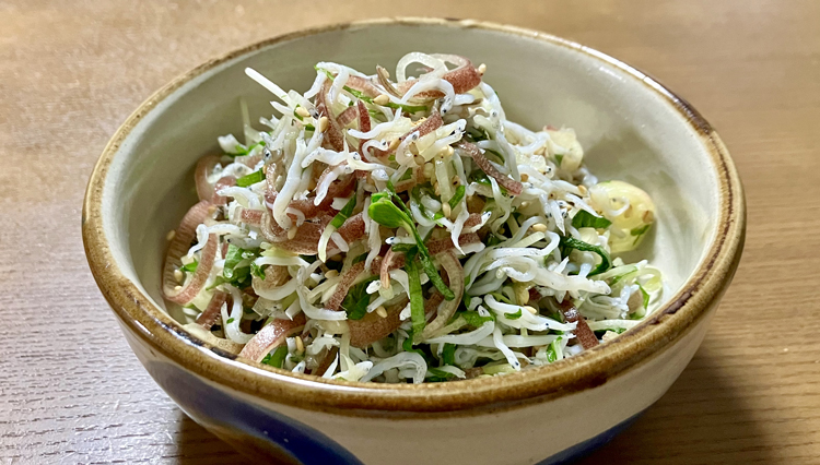 10分で作れる！ 暑い日、冷酒にぴったりの簡単おつまみ「しらすと薬味の和え物」