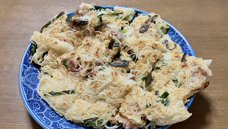 夏の残りもので簡単に作れるおつまみ！　ビールにも合う「そうめんチヂミ」