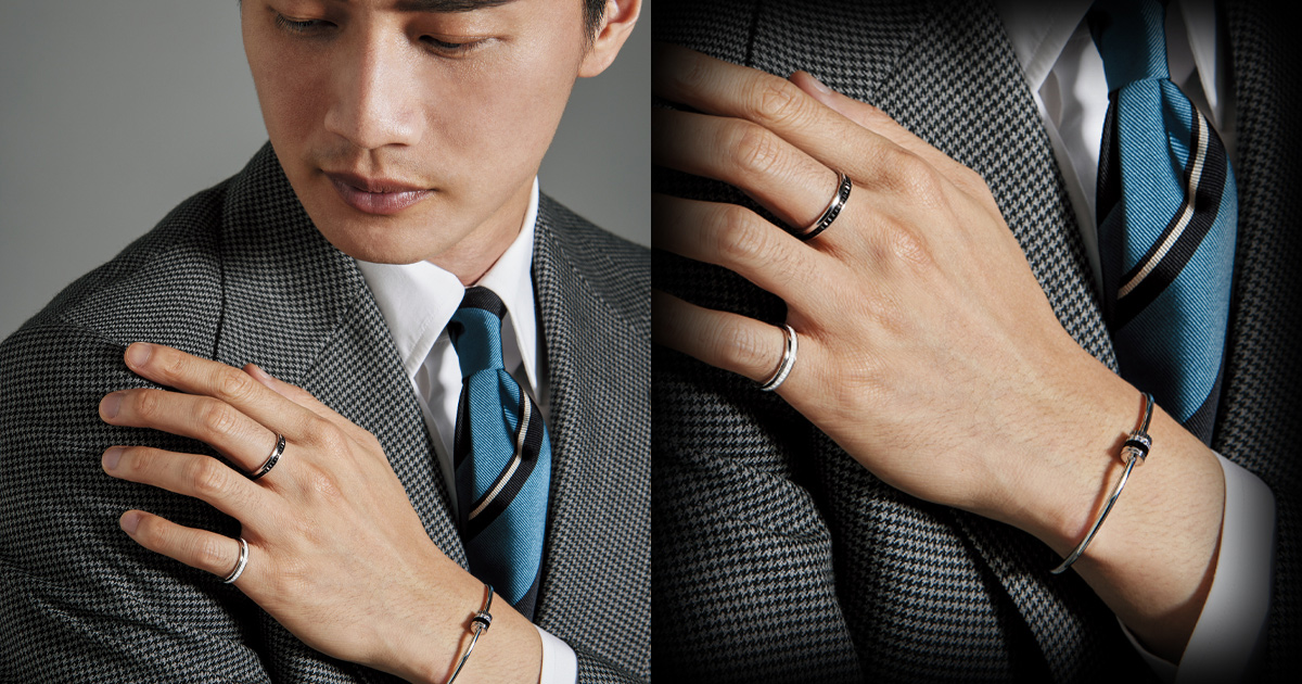 ブシュロンの「キャトル コレクション」2連のリングは実はスーツに好