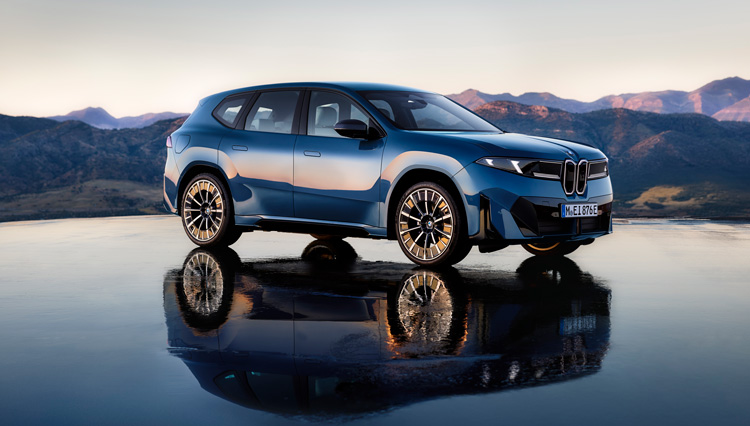 BMW電動化のマイルストーン。新型iX3が切り開く電動化とデザインの未来