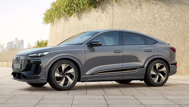 SUVの実用性にクーペの美学を纏うアウディ最新BEVの新たな選択肢。「Q6 Sportback e-tron」登場