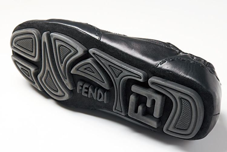 ヒールのパディングとインジェクションソール構造